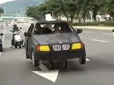 台灣製造超環保人力 BMW 超跑行駛在台北市街頭